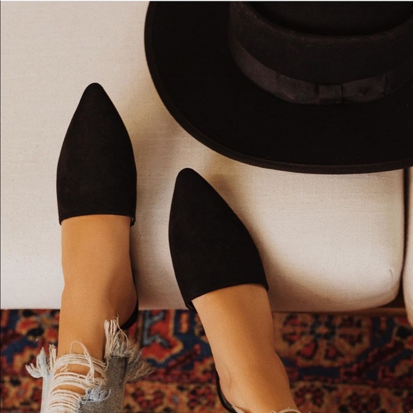 ShopFor_Fun Boutique Shoes - NEW**LADIES MUST HAVE BLACK POINTED TOE FLAT MULES